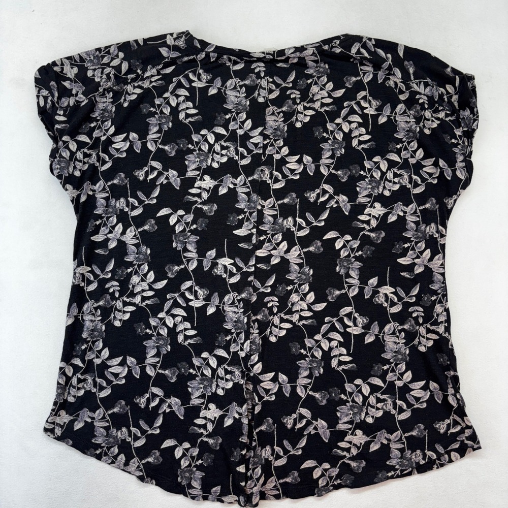 Lucky Brand Tops Bundle Women Large Blue Paisley Peasant Black Floral Tee 2 lot - Picture 11 of 11